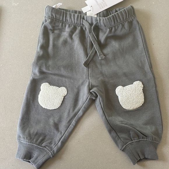 BNWT H&M grey sweat set with bear patches. Baby size 6M. - Picture 2 of 3